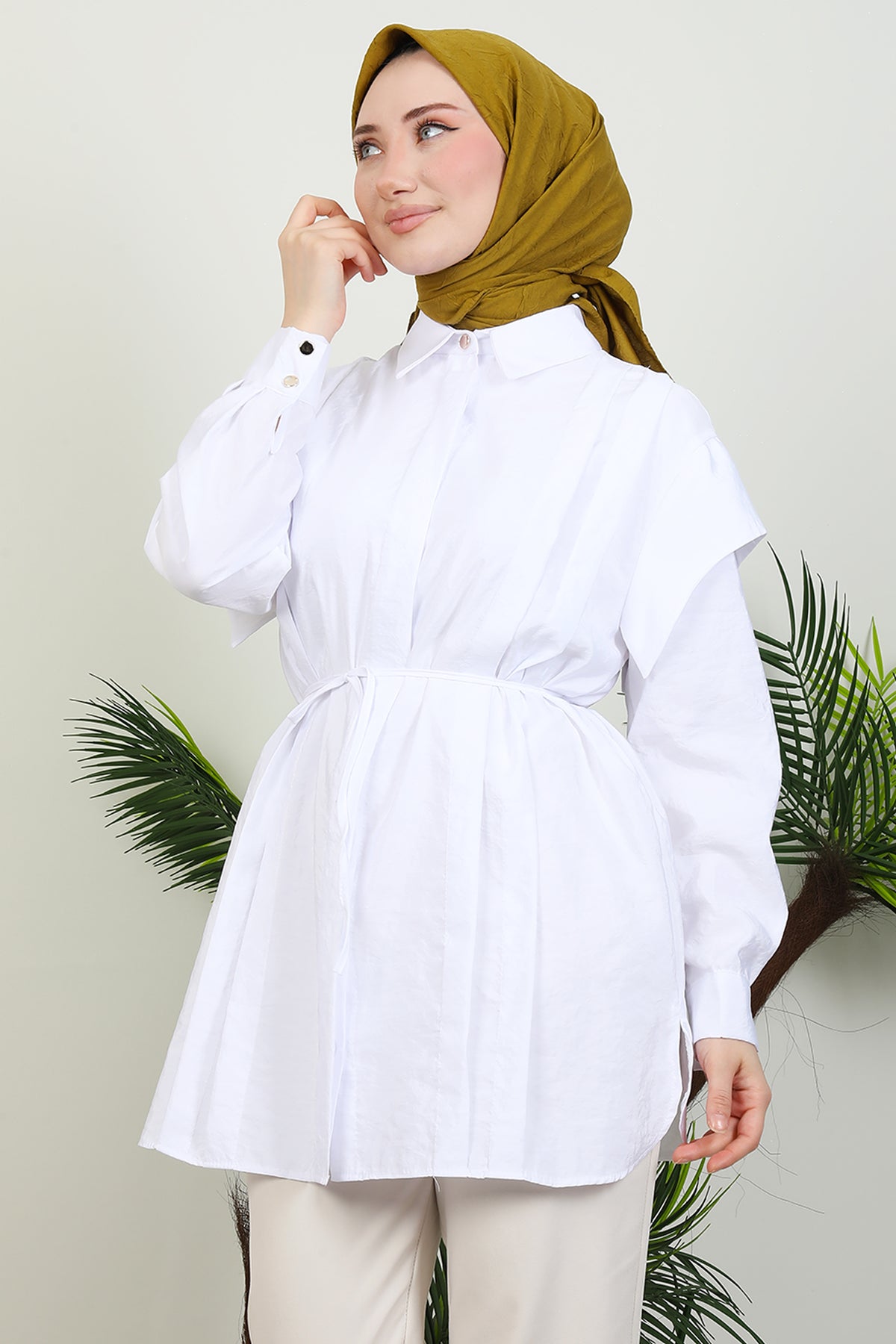 GIZAMILA Sleeve and Pleat Detail Shirt