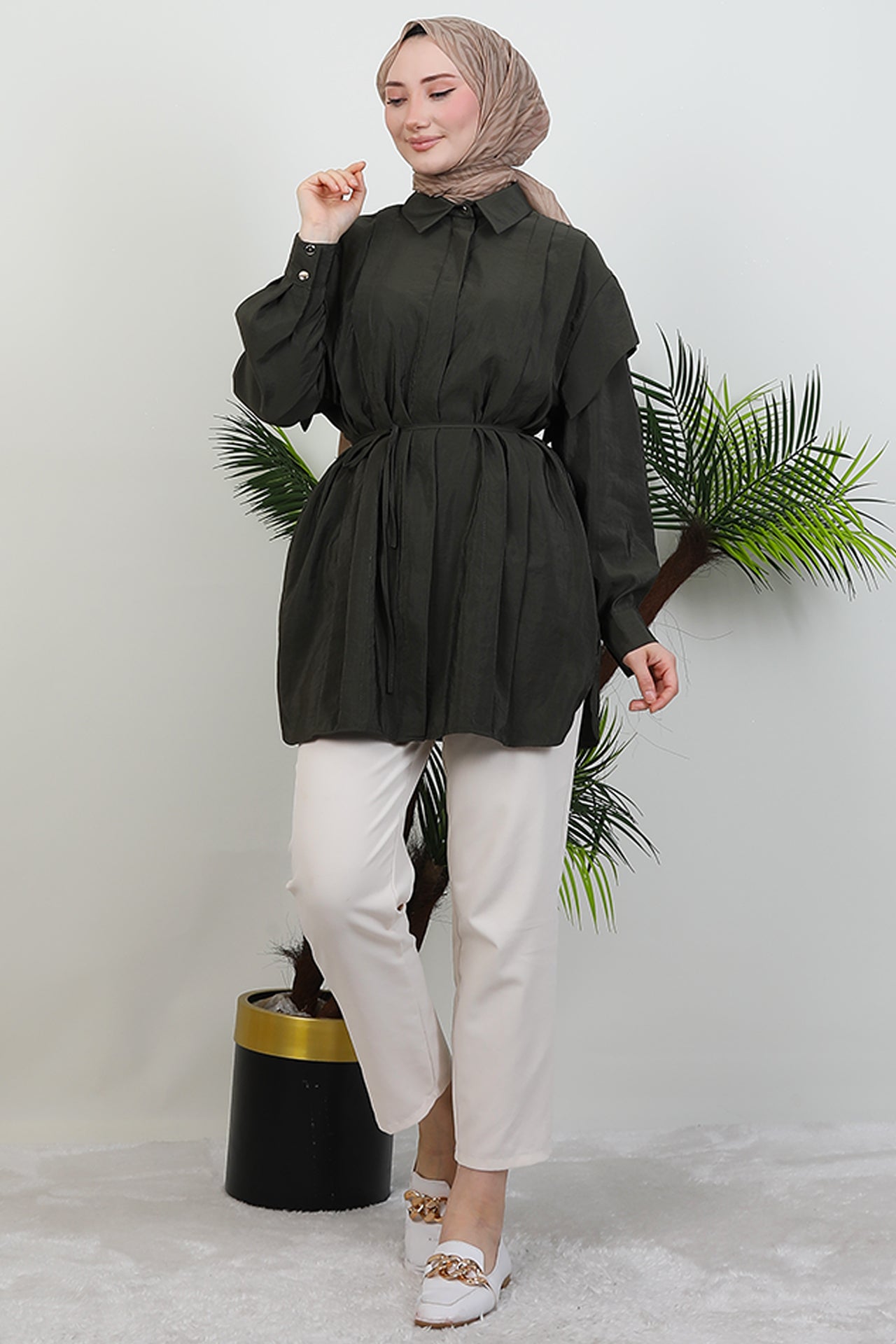 GIZAMILA Sleeve and Pleat Detail Shirt