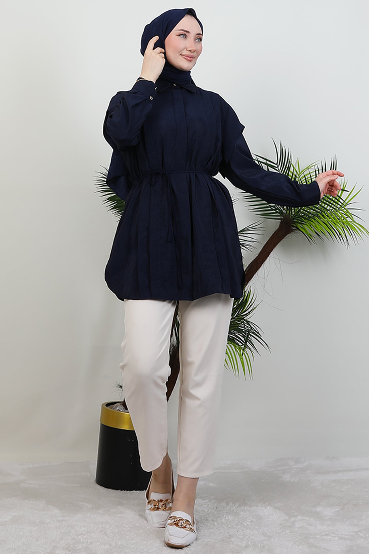GIZAMILA Sleeve and Pleat Detail Shirt