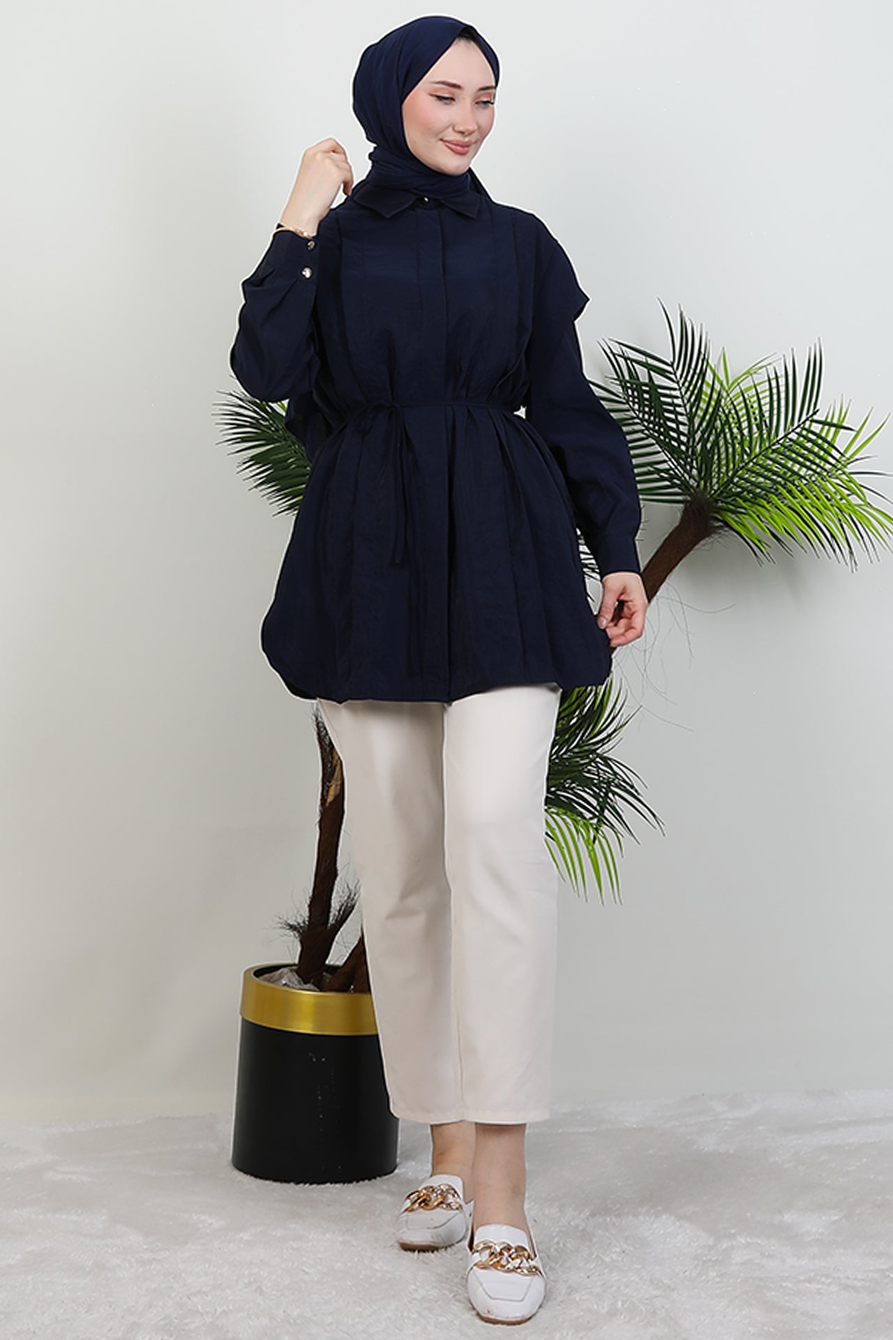 GIZAMILA Sleeve and Pleat Detail Shirt